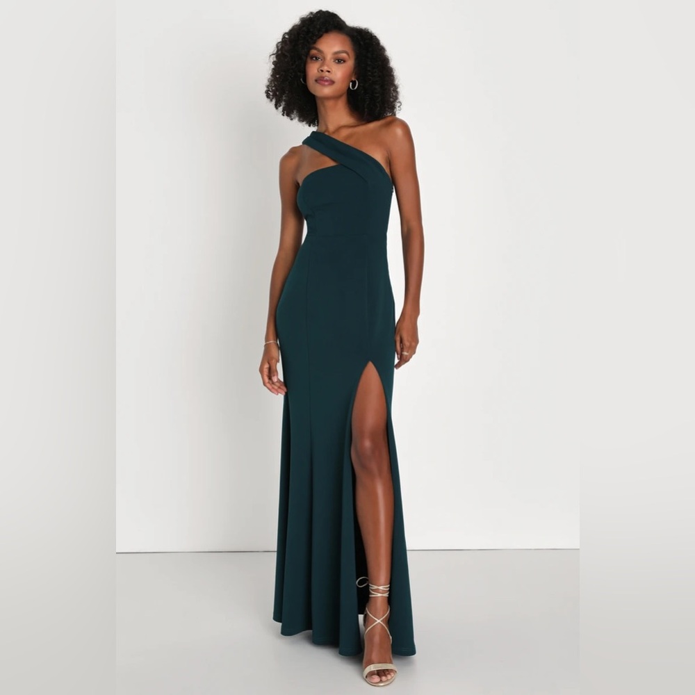Lulu’s emerald green one shoulder maxi dress